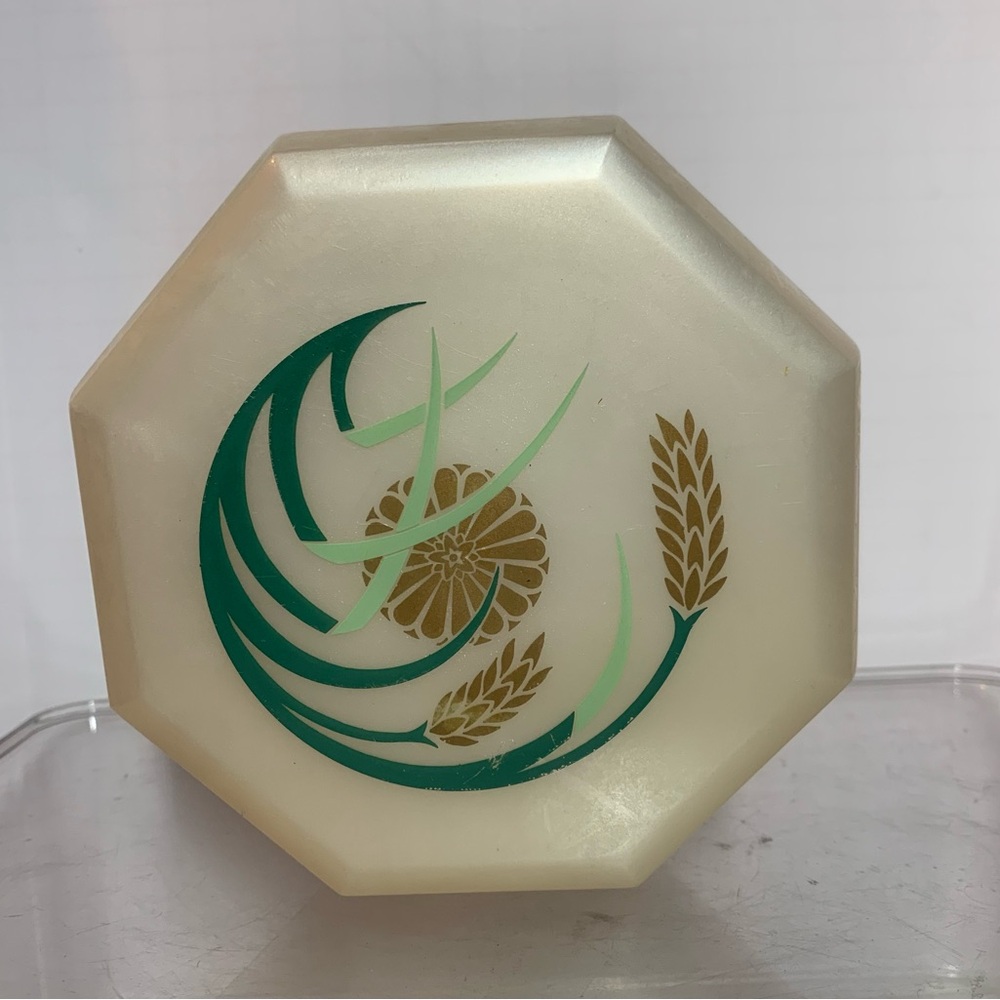 Vintage Merle Norman Cosmetic Octagon Box.      1665